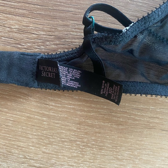 Victoria’s Secret Very Sexy Push-up Bra - Picture 4 of 4